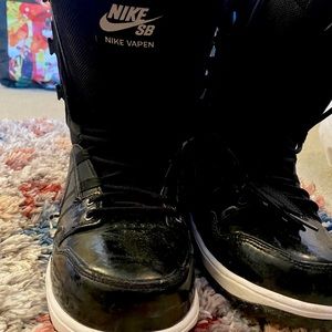 Nike women’s snowboard boots